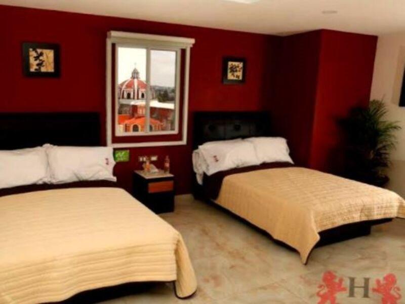 Leones Hotel