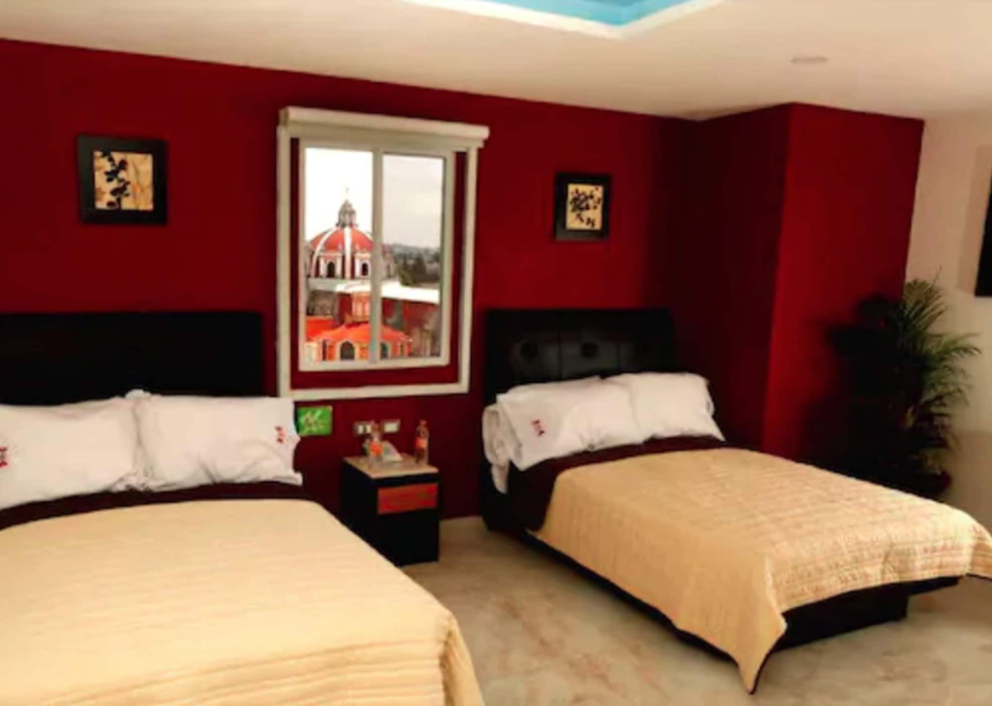 Leones Hotel