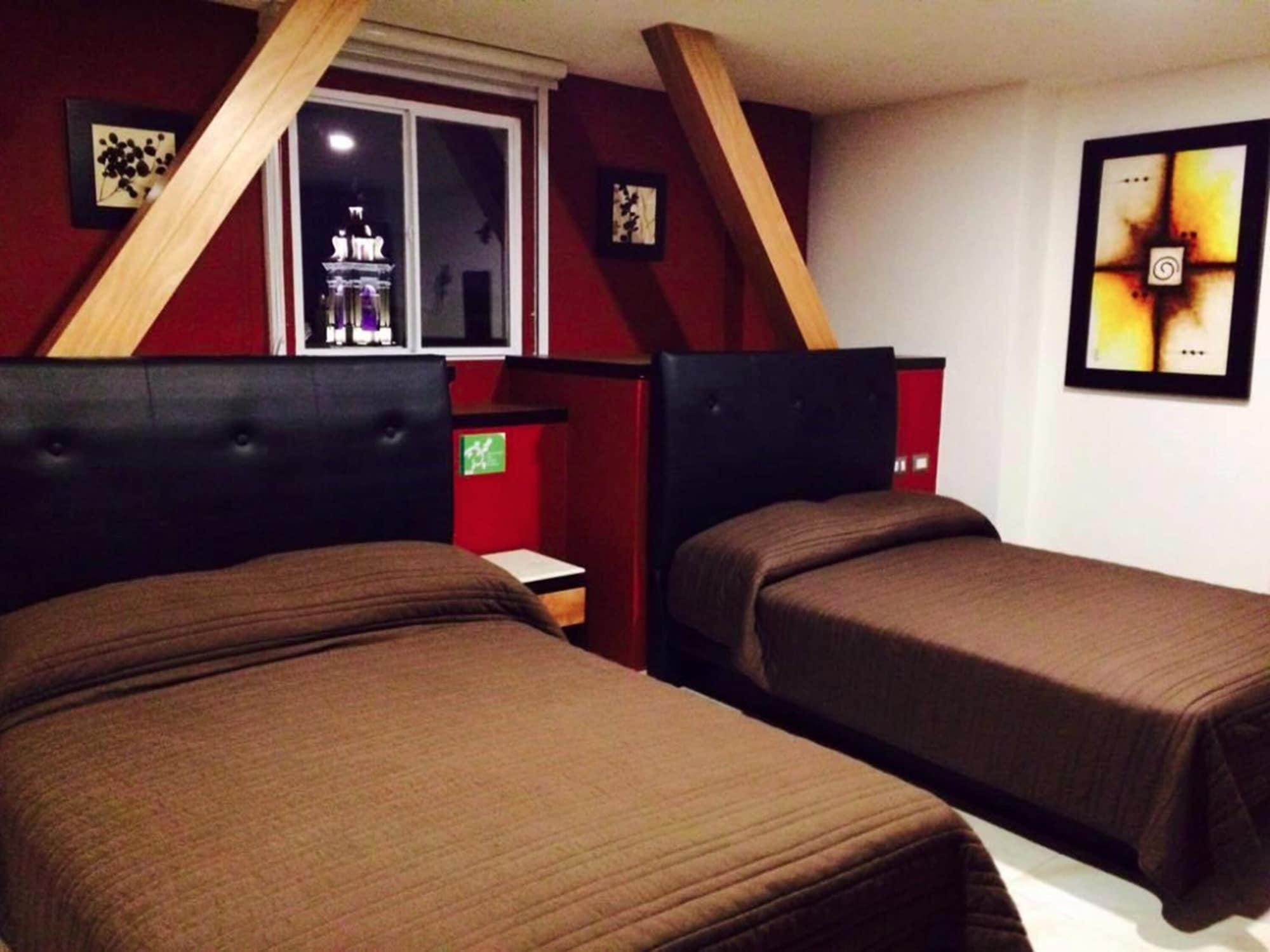 Hotel Leones 4*